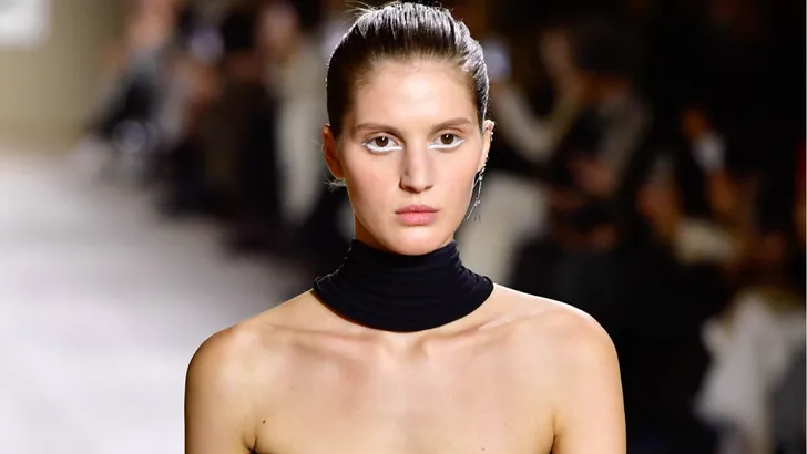 Witte eyeliner Dior Haute Couture Spring/Summer 2022 show