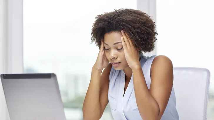 Waarom je hoofdpijn krijgt van wijn of chocolade