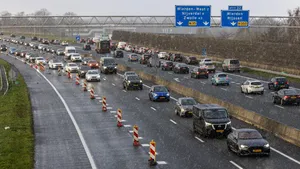 Winterweer en slecht wegdek stuwen filezwaarte in eerste kwartaal met 10 procent op