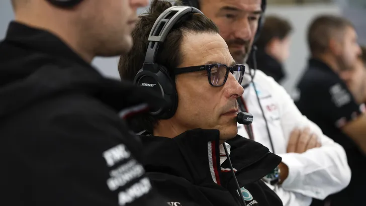 Wolff ziet 2023 somber in: 'We liggen maanden achter door porpoising'