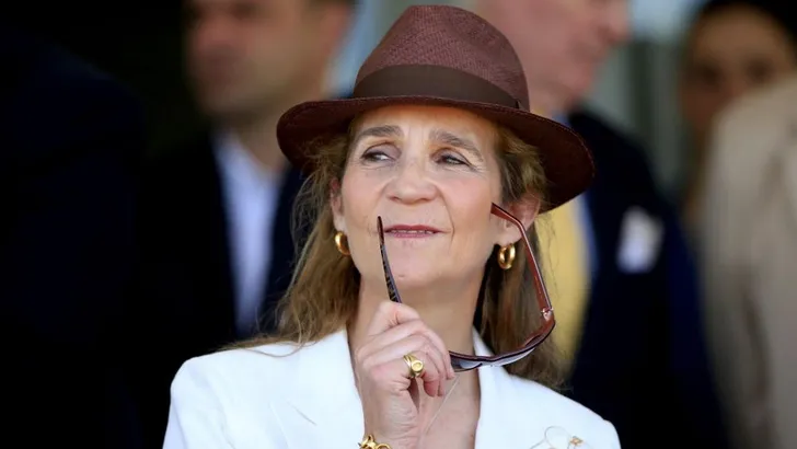 Ay-ay! Prinses Elena heeft een moeilijk hoedenhoofd…
