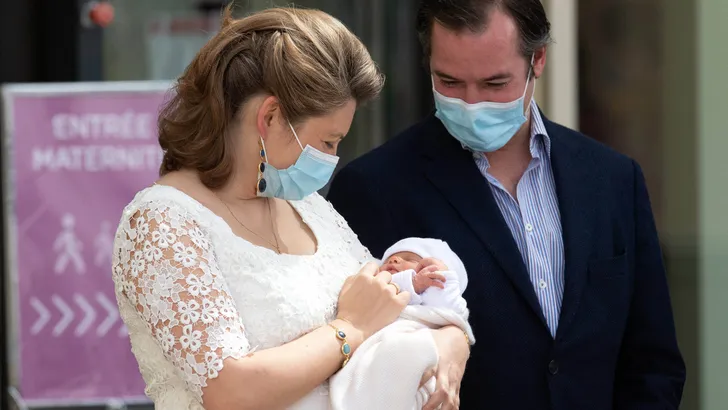 Lief! Prinses Stéphanie stelt prinsje Charles voor