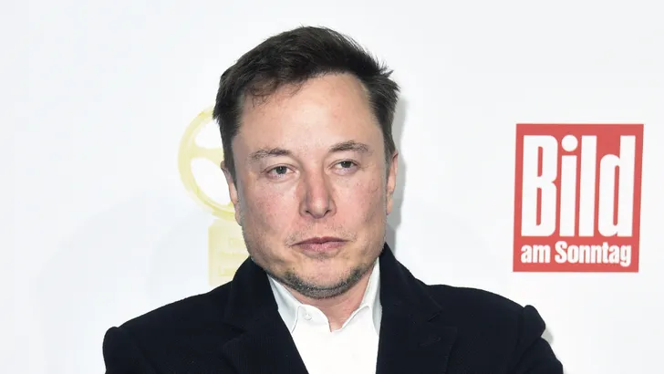 Elon Musk installeert chip met computerspel in hersenen van aap