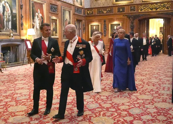 Uiteraard leidden koning Charles en koningin Camilla het gezelschap.