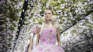 Dior Haute Couture SS26: Jonathan Anderson debuteert met een bloemenfantasie