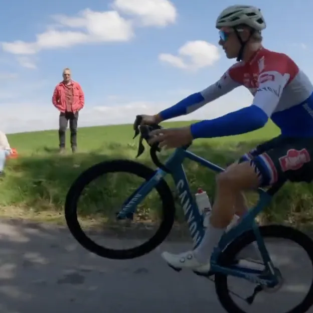 tibor del grosso met wheelie op de eysserbosweg in amstel