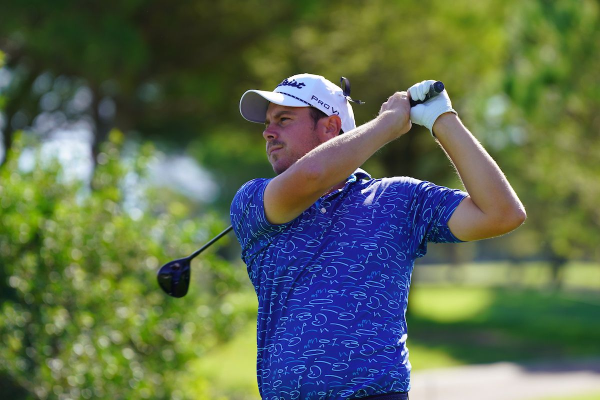 Van Meijel doet wat hij doen moet en stijgt naar de eerste plaats