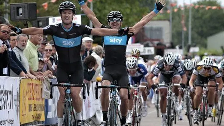 Henderson wint, Van Emden leidt nog