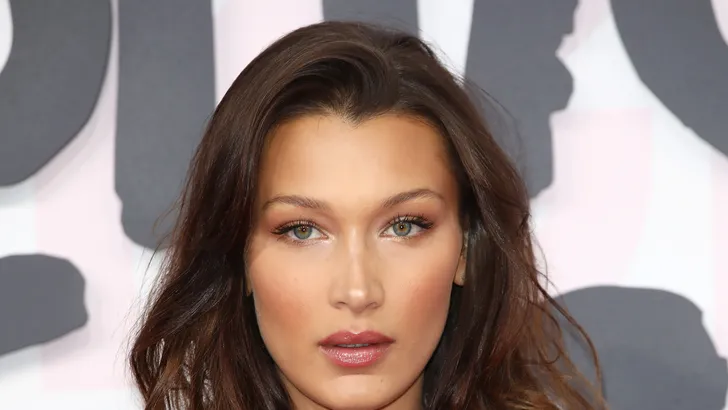 Zien: wat is er met Bella Hadid gebeurd?