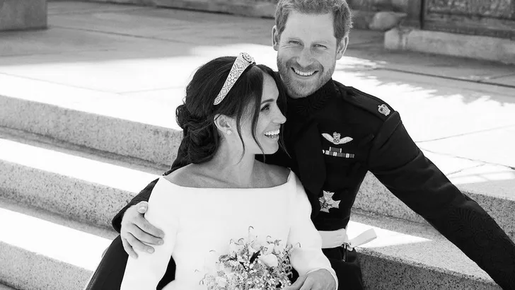 Paleis geeft foto's Harry en Meghan vrij