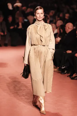 Eva Herzigova voor Fendi, Milan Fashion Week.
