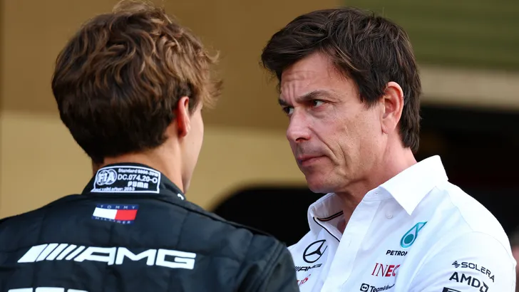 Toto Wolff en George Russell na de diskwalificatie in België