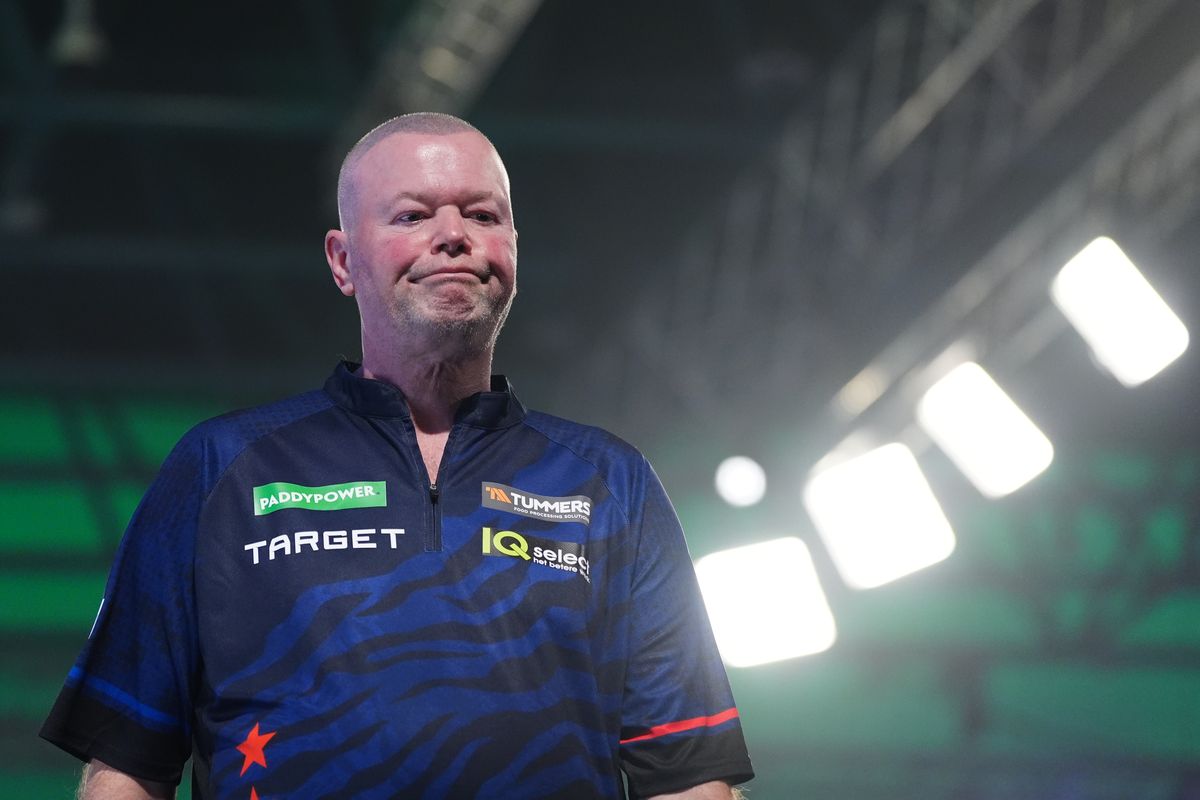 Raymond van Barneveld hard aangepakt: boete én schorsing voor Barney