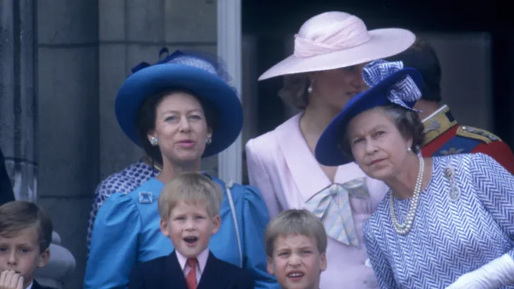 Margaret, Diana, Elizabeth, Harry en William