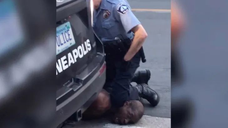 Schokkende beelden: zwarte man sterft na gewelddadige arrestatie in de VS