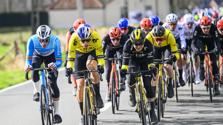Wout van Aert en Oliver Naesen