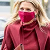 Ton sur ton: Máxima verschijnt in prachtige bordeauxrode look