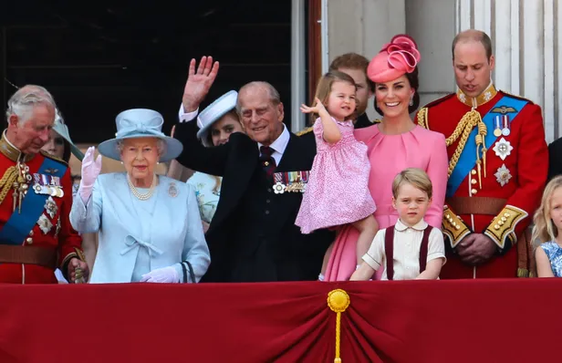 De Britse koninklijke familie op het balkon om de Trooping the Colour-ceremonie bij te wonen. 