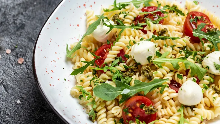 Pastasalade met pesto