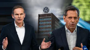Oliver Blume en Olaf Lies met het Volkswagen-hoofdkantoor tussen hen in.