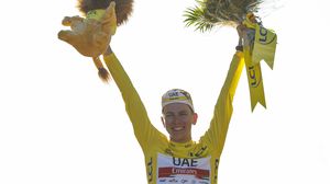 Tadej Pogacar wint Vélo d'Or, voor Primoz Roglic en Wout van Aert