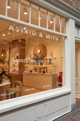 Bij de sfeervolle winkel van Astrid & Miyu in Amsterdam vind je nog véél meer moois.