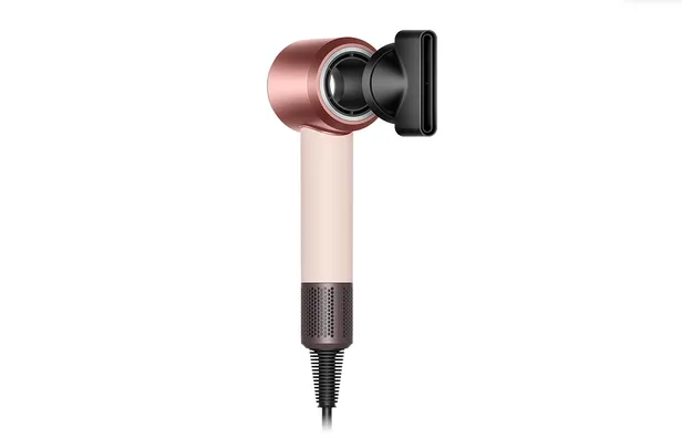 Dyson Supersonic™ Travel in ceramic pink - € 299 (inclusief Styling concentrator)