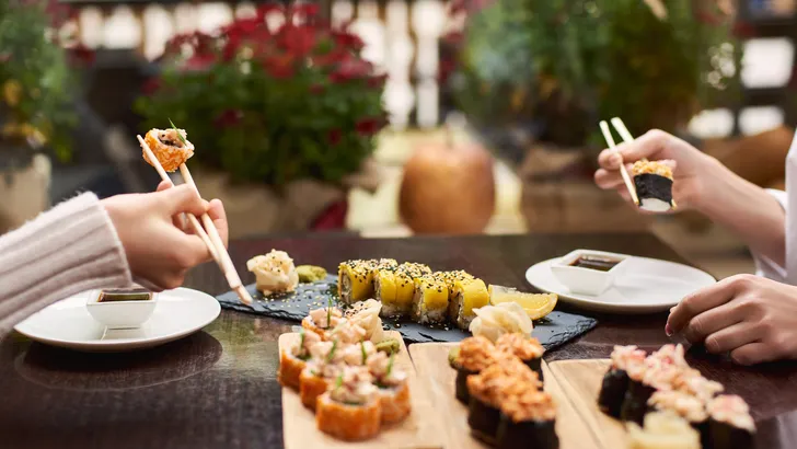 Dít zijn de luxe sushi spots waar je naartoe wilt
