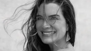 Brooke Shields (52) schittert in Calvin Klein-lingerie, 37 jaar na haar eerste CK-reclame