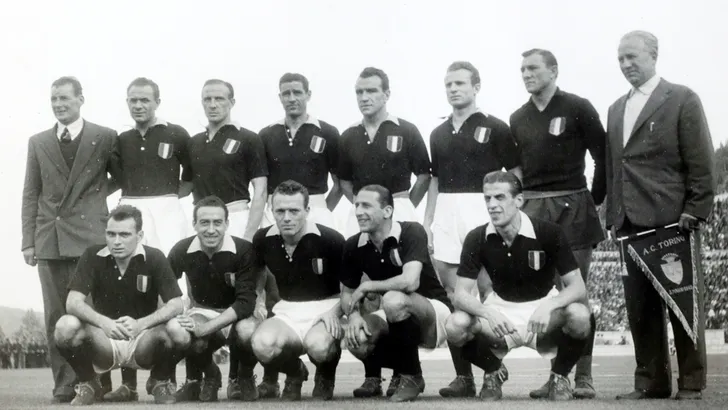 De laatste elftalfoto van Il Grande Torino