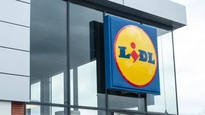 Eindelijk af van al die losse haarstijltools? Deze alles-in-één haarstijler verovert de badkamer
