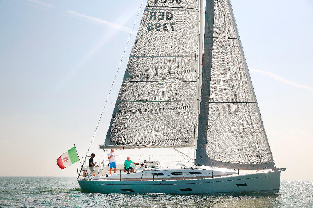 Italia Yachts 12.98: volbloed - Zeilen | Zeilen