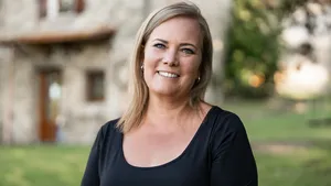 Persfoto van Eveline voor B&B Vol Liefde 2025