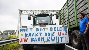 Boeren leggen distributiecentra plat - vissers doen ook mee met protest