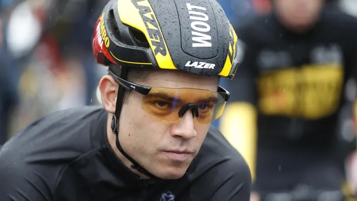 Wordt Van Aert geschorst om zaak Nuyens? "Iedereen moet zich aan UCI-regels houden"