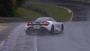 VIDEO: tien minuten illegale driftlol op de Nordschleife