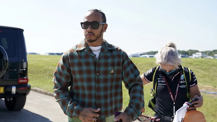 Lewis Hamilton neemt afscheid van vaste fysio Angela Cullen