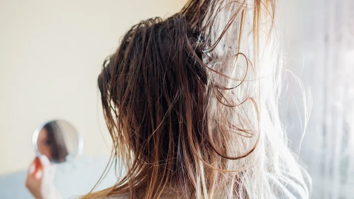 Vrouw met vet haar
