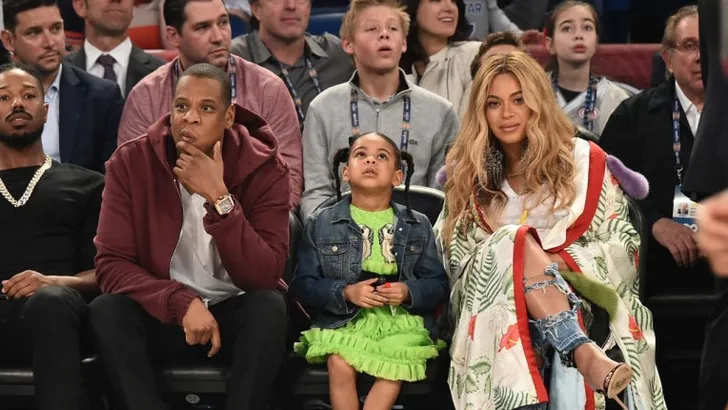 Gespot: Beyoncé in peperdure kimono