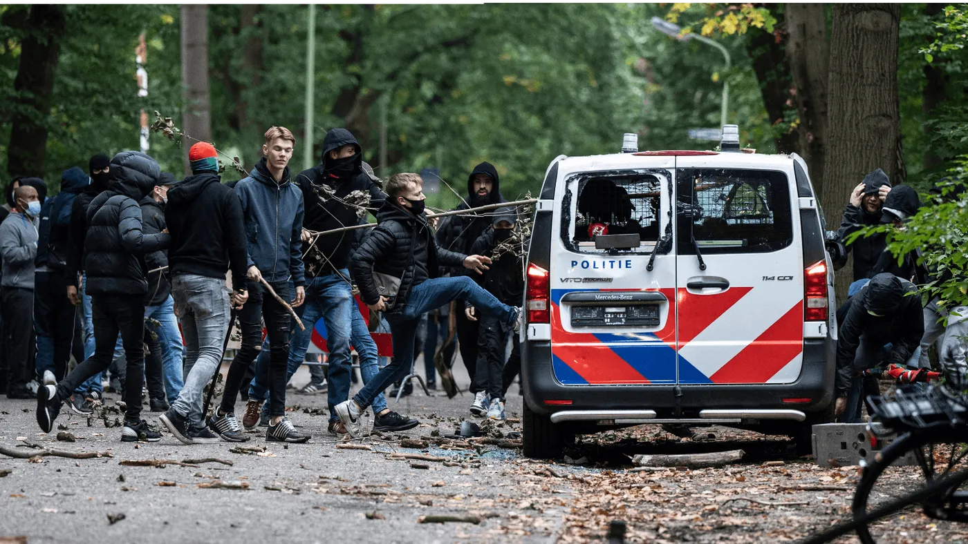 Net zo besmettelijk als corona: het hooligan-virus