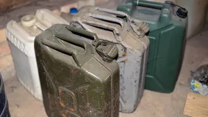 Benzine op voorraad: zo lang blijft het echt goed (en zo voorkom je motorschade)