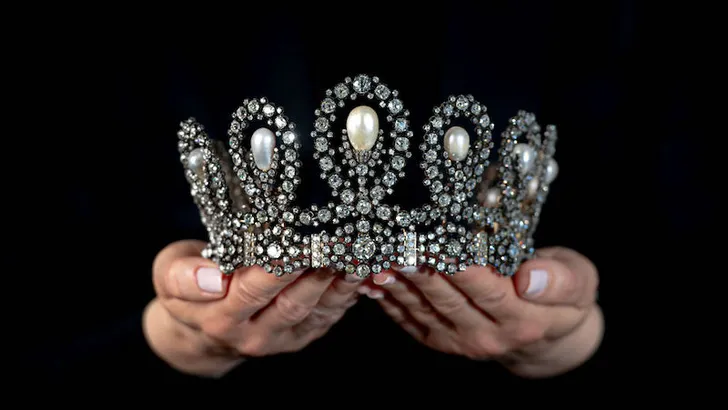Even virtueel een royal tiara passen