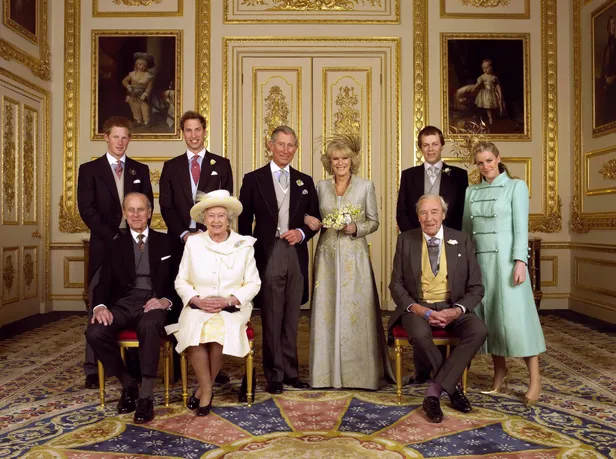 The Royal Family tijdens de trouwerij van Koning Charles en Koningin Camilla in 2005.