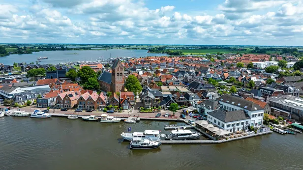 Het sfeervolle watersportdorp Grou in Friesland