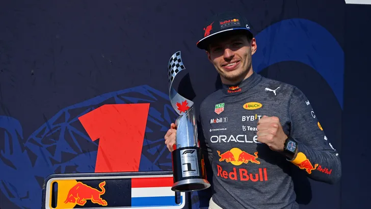 Max Verstappen doet boekje open met eigen magazine