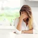 hoofdpijn lente vrouw hand op hoofd