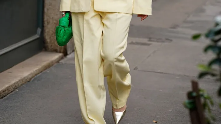 Vrouw met stijlvolle look.