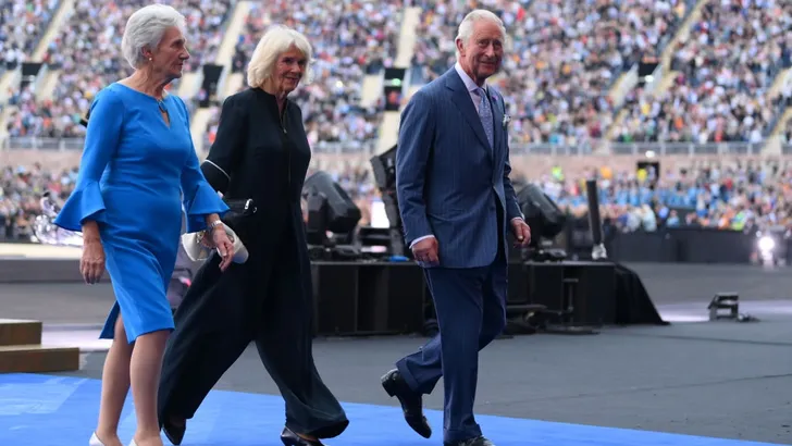 Charles en Camilla (in een jumpsuit!) bij opening Commonwealth Games 