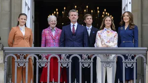 Koning Frederik met de koninklijke familie van Denemarken op het balkon, mei 2025.