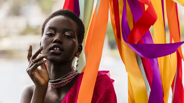 Adut Akech schrijft geschiedenis tijdens Chanel show